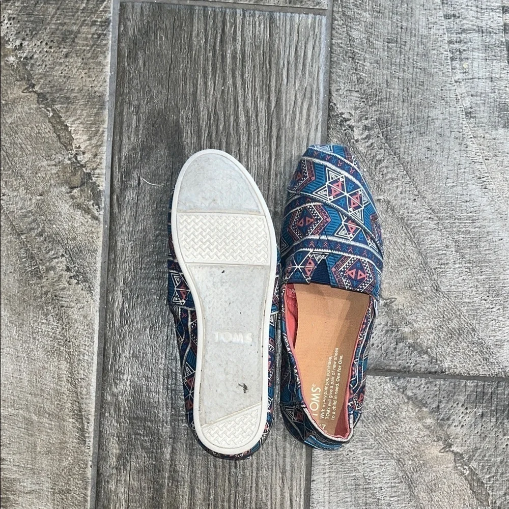 TOMS Women's Geometric Blue Flats